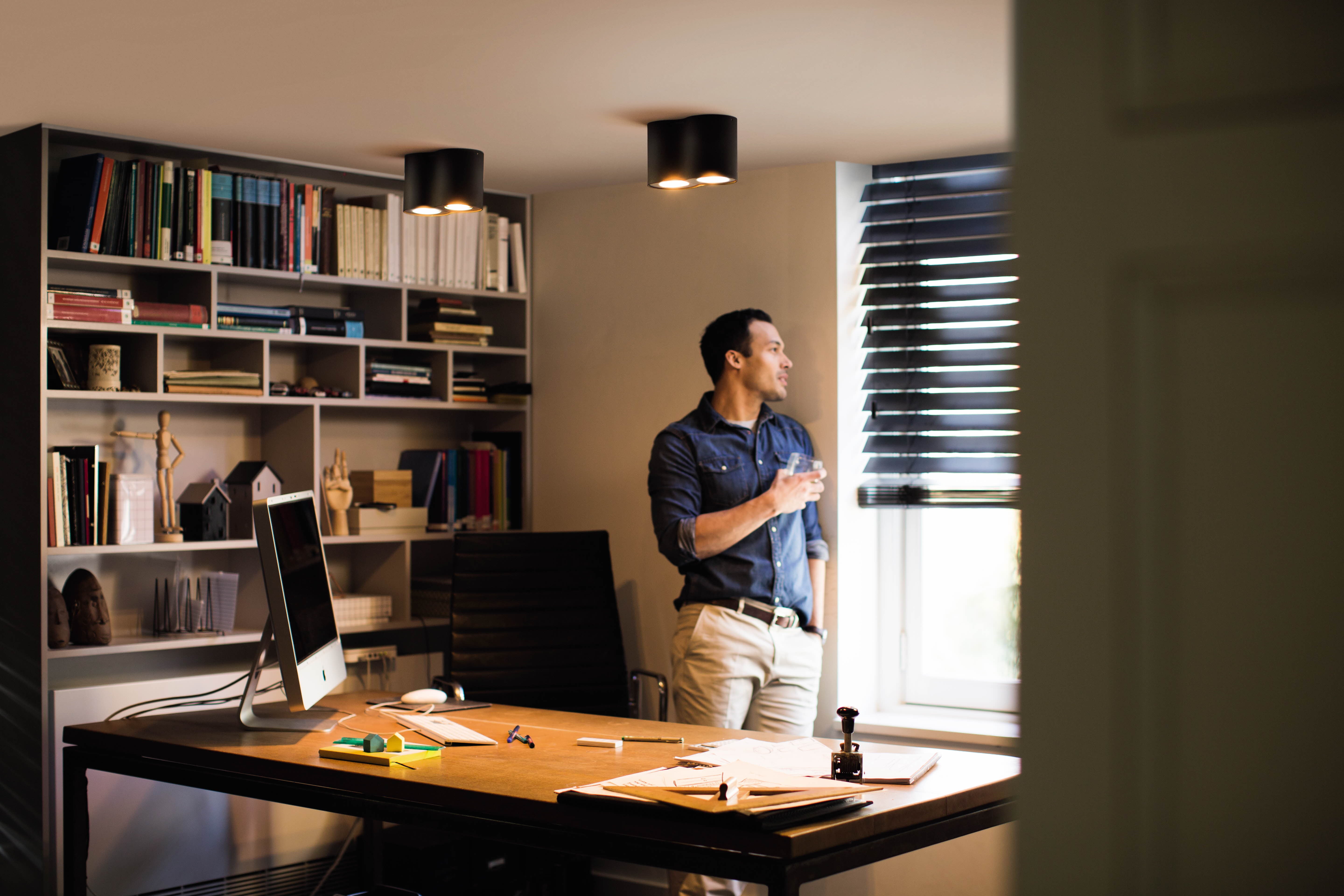 Philips Hue Pillar Dubbel White Ambience + Switch - Philips Hue | Bellalite