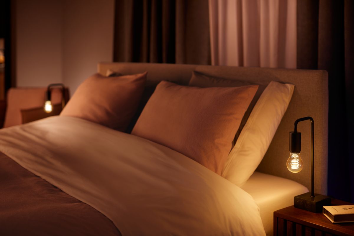 Philips Hue Filament A60 White Ambience E27 7W 2200K-4500K - Philips Hue | Bellalite