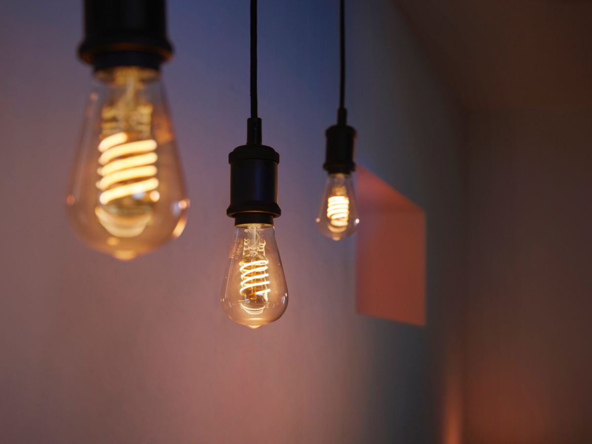 Philips Hue Filament Edison 60mm White E27 7W 2100K - Philips Hue | Bellalite
