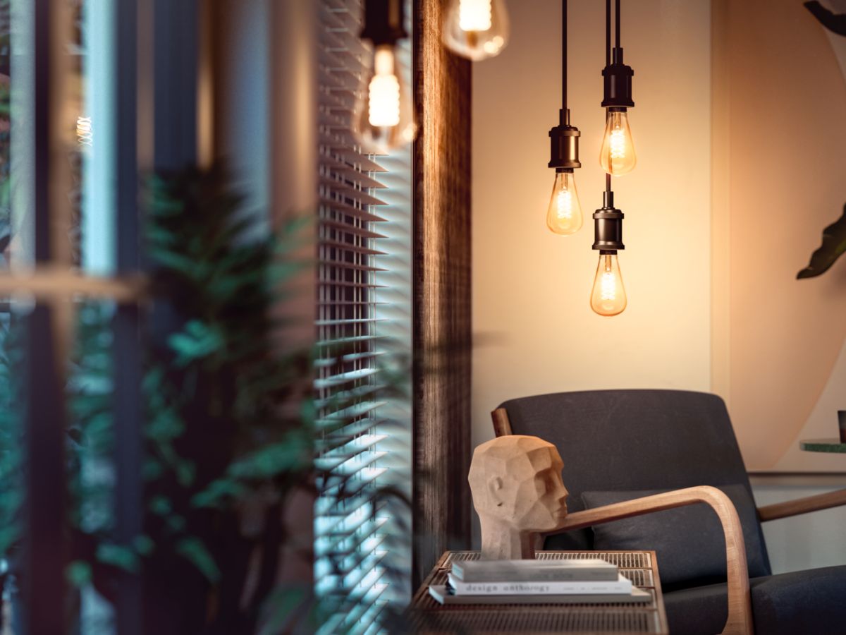 Philips Hue Filament Edison 72mm White E27 7W 2100K - Philips Hue | Bellalite