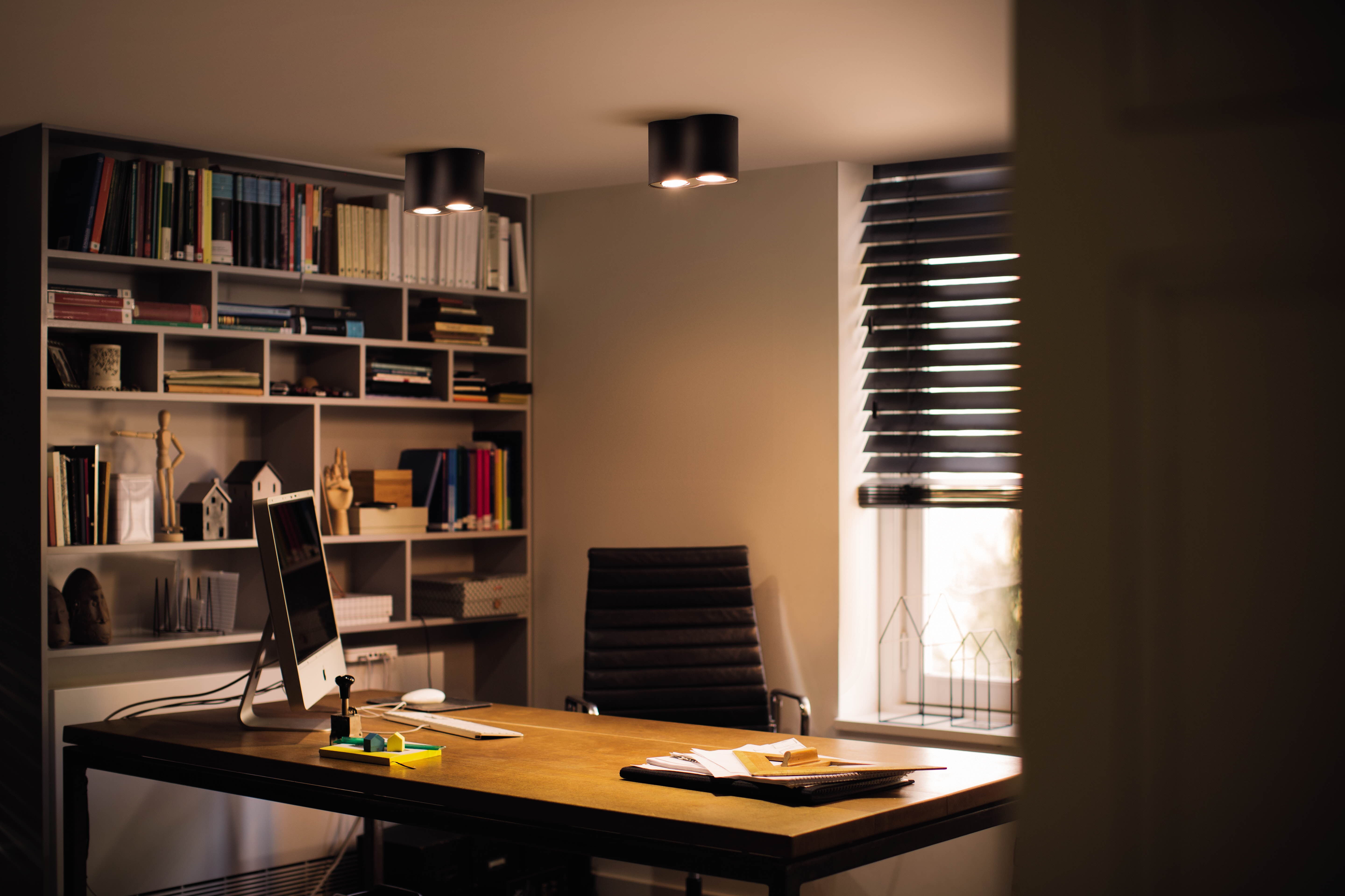Philips Hue Pillar Dubbel White Ambience + Switch - Philips Hue | Bellalite