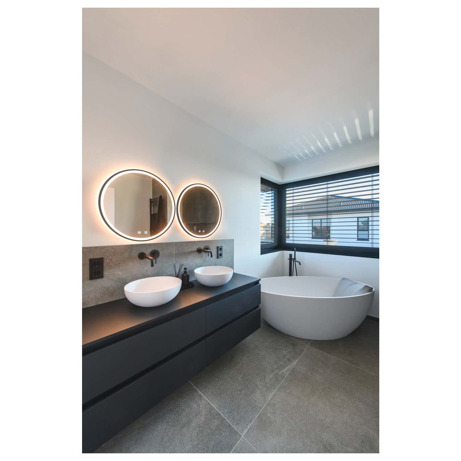 TRUKKO 60 Krom, Svart kant - SLV | Bellalite TRUKKO 60 Krom, Svart kant - SLV | Bellalite