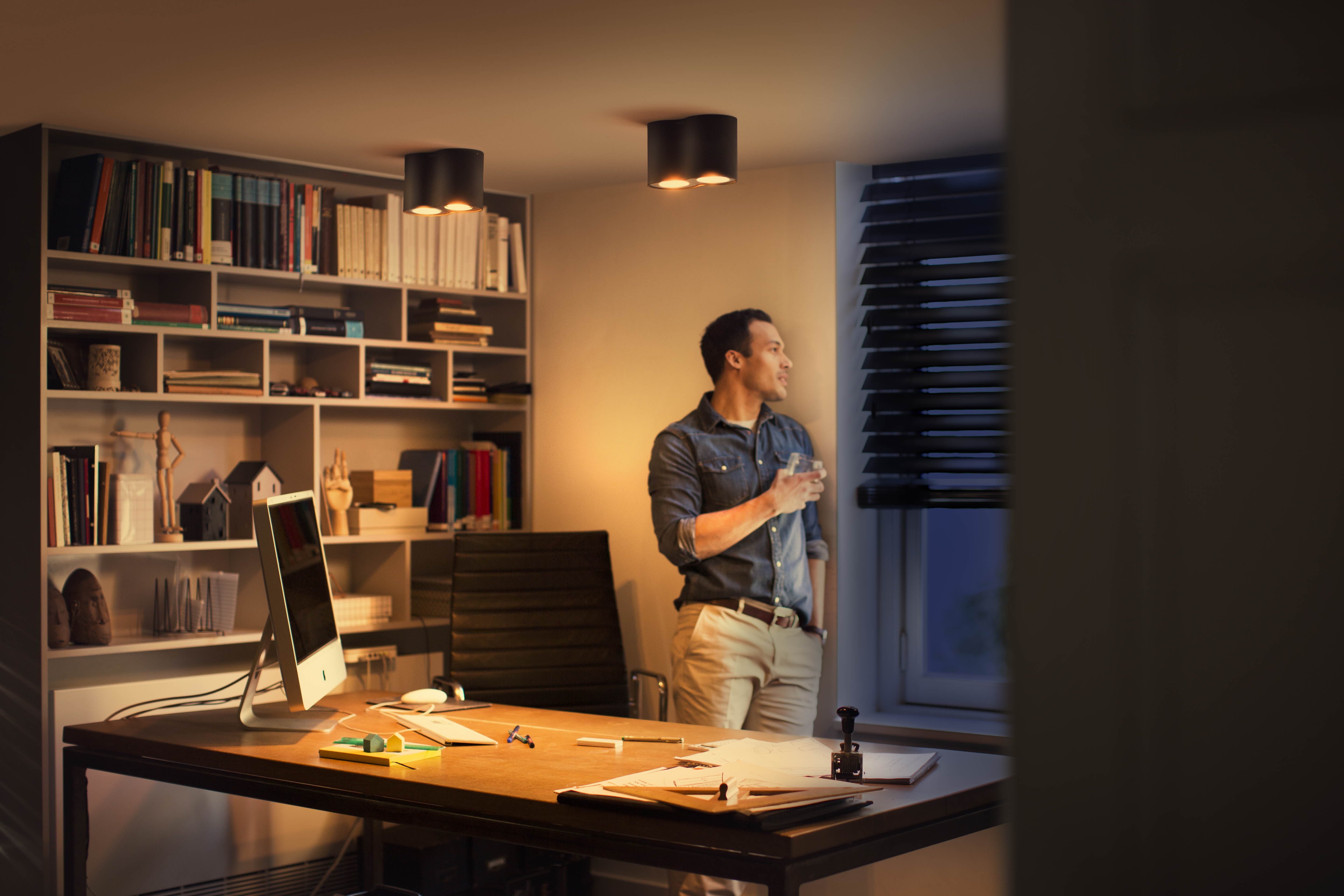 Philips Hue Pillar Dubbel White Ambience + Switch - Philips Hue | Bellalite