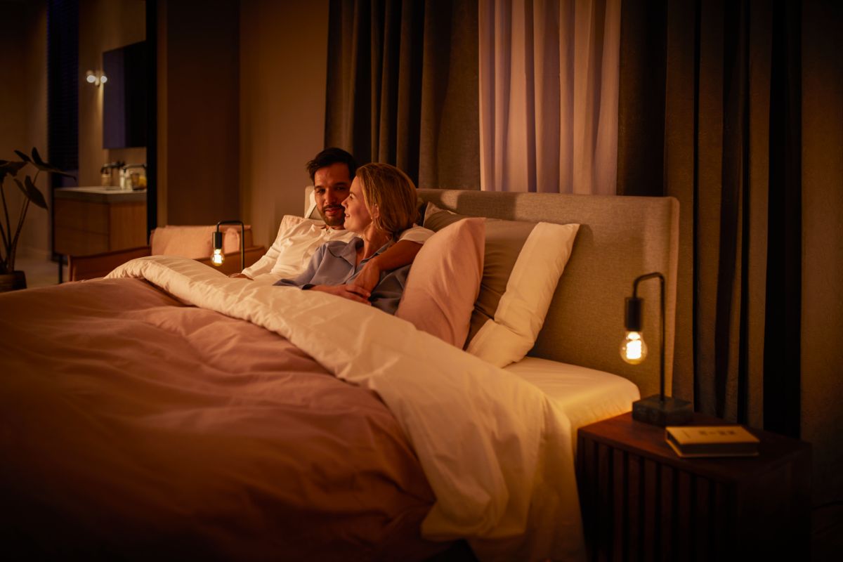 Philips Hue Filament A60 White Ambience E27 7W 2200K-4500K - Philips Hue | Bellalite