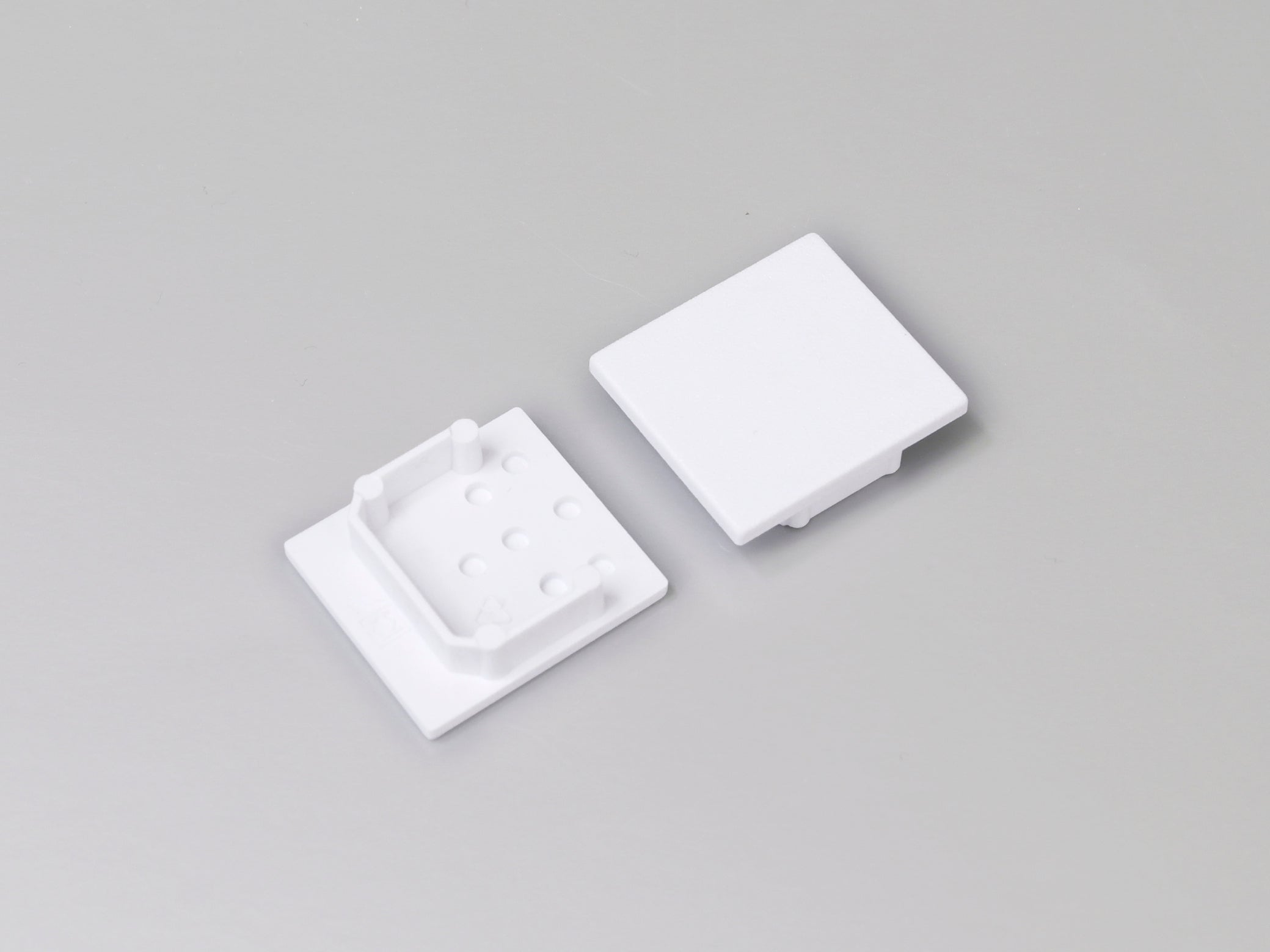 Topmet Ändstycke, LINEA20 vit, 2st/ fp - TOPMET | Bellalite